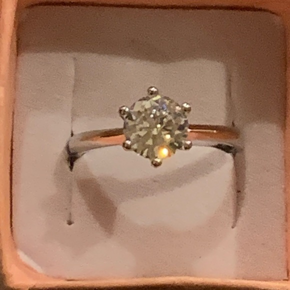 ❤️ABSOLUTELY STUNNING RING VERIFIED MADE W/ 18k WHITE GOLD AND AAA+ ZIRCONIAS❤️ - Picture 12 of 12